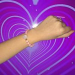 Бляскава розова гривна