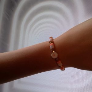 Бяла и Розова гривна с маргаритка